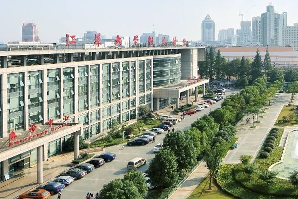 江蘇大學(xué)附屬醫(yī)院口腔科牙齒矯正價(jià)目表(價(jià)格表)怎么樣