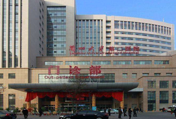 2024蘭州大學(xué)第二醫(yī)院飛秒價(jià)格?飛秒手術(shù)有什么風(fēng)險(xiǎn)