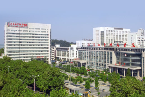 鎮(zhèn)江江濱醫(yī)院種植牙怎么樣?哪個(gè)醫(yī)生做的比較好