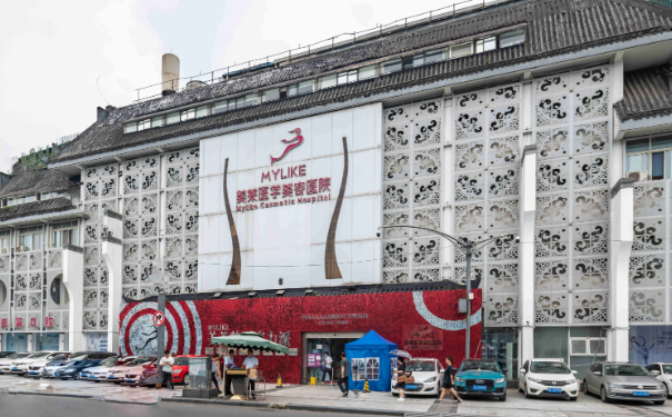 成都美萊醫(yī)學(xué)美容醫(yī)院植發(fā)術(shù)后半年經(jīng)典案例&價(jià)格明細(xì)?