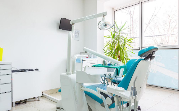 岳陽愛思特醫(yī)療美容門診部植發(fā)半年術(shù)后案例反饋&費(fèi)用明細(xì)?