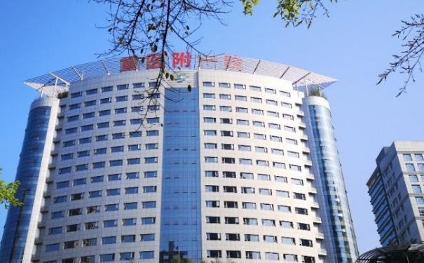 重慶醫(yī)科大學(xué)附屬第一醫(yī)院申霄腹部拉皮手術(shù)術(shù)后半年案例|技術(shù)評測怎么樣?疑問解答