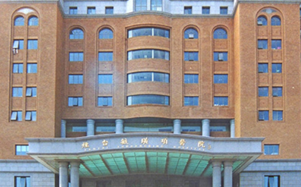 煙臺毓璜頂醫(yī)院黃勇玻尿酸填充太陽技術怎么樣?價格表?口碑反饋